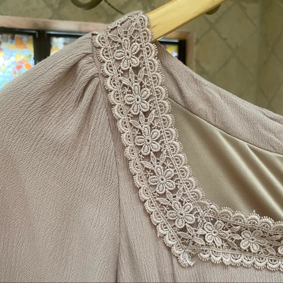 NEW!✨ The Lauren Lace Detail Maxi Dress - Picture 5 of 7